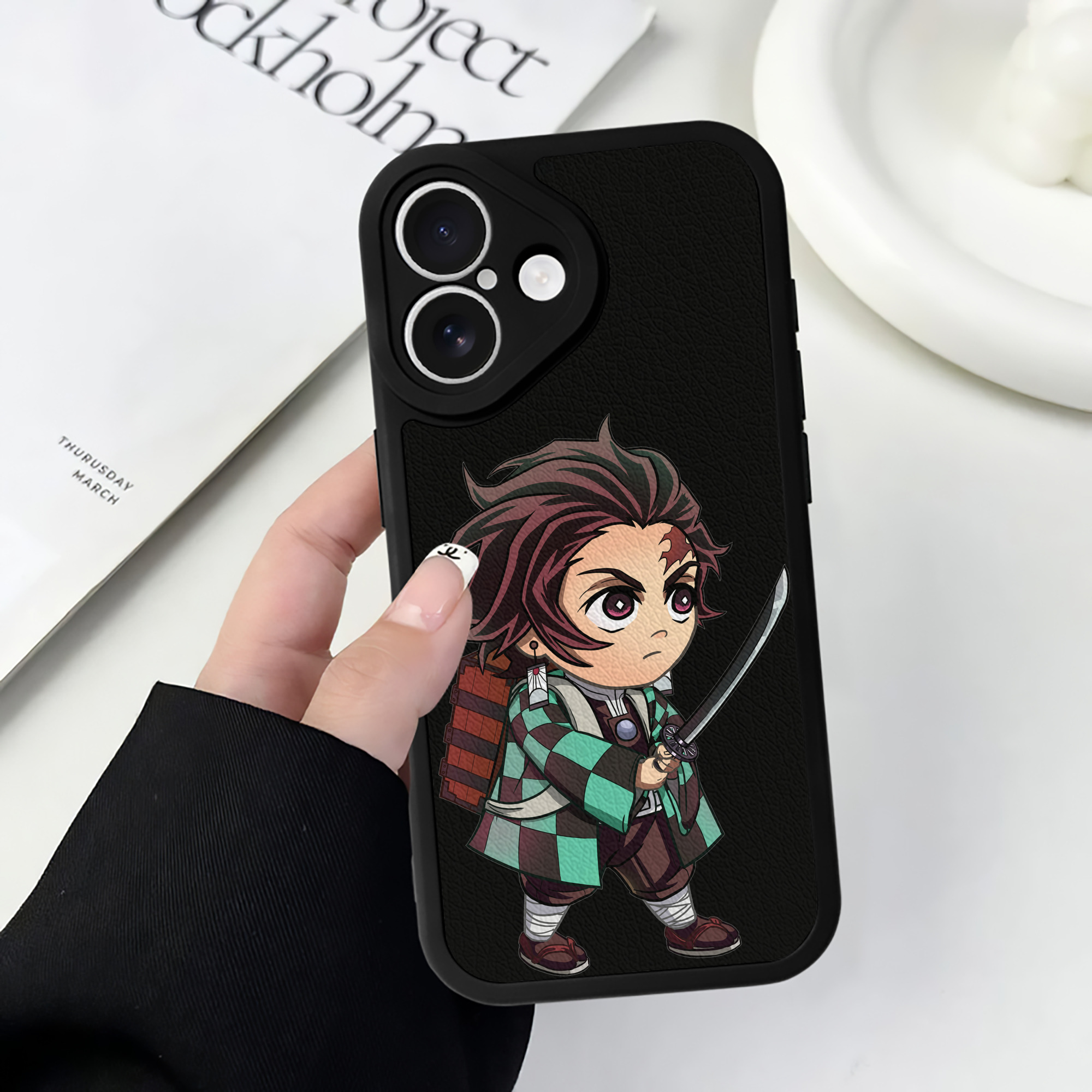 （画像用） 鬼滅の刃 竈門 炭治郎／かまど たんじろう Kamado Tanjirou 【iPhone 16シリーズ対応】シリコンスマホケース（レザー調） 材質：シリコン